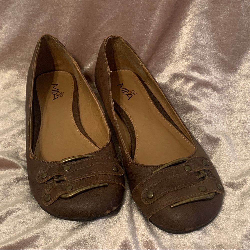 Distressed Brown Buckle Flats